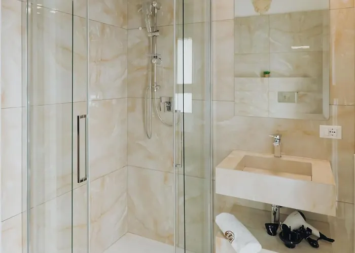 Duomo ゲストハウス 3*